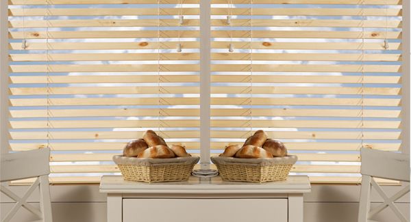 Store en bois 50% rabais - Store en ligne.ca